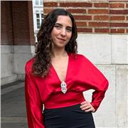 Profesora de Inglés, Español y ciencias (fisica, quimica, matematicas).
